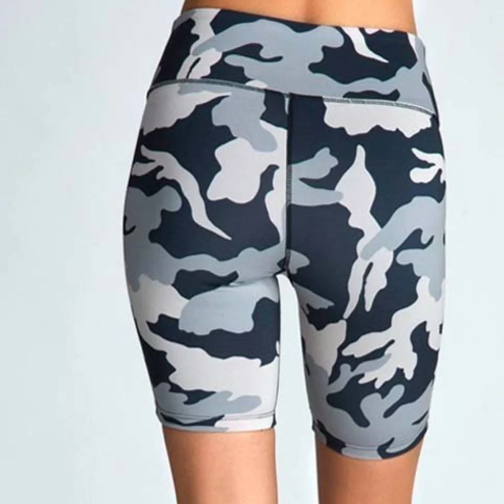 NWT Noli Yoga Cacao Camo Biker Shorts Women’s Size Small